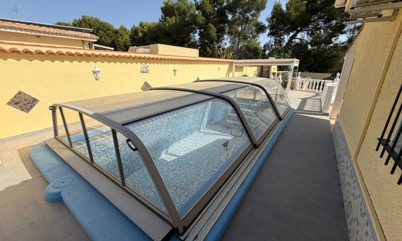 4 soveværelse Villa til salg i Pinar de Campoverde med swimmingpool garage - € 429.000 (Ref: 9990875)