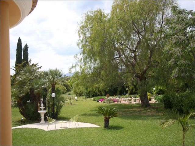 Chalet de 4 habitaciones en Dénia en venta con piscina - 735.000 € (Ref: 6958429)