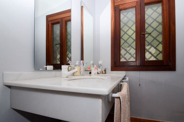 4 Zimmer Villa zu verkaufen in Dénia mit Pool Garage - 870.000 € (Ref: 7212312)