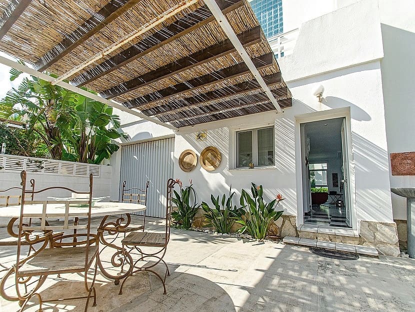 3 makuuhuone Omakotitalo myytävänä paikassa Denia mukana uima-altaan 
autotalli - 599 000 € (Ref: 7212339)