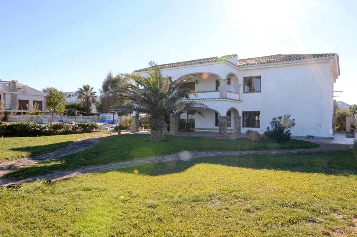 8 Zimmer Villa zu verkaufen in Denia mit Garage - 800.000 € (Ref: 7212369)