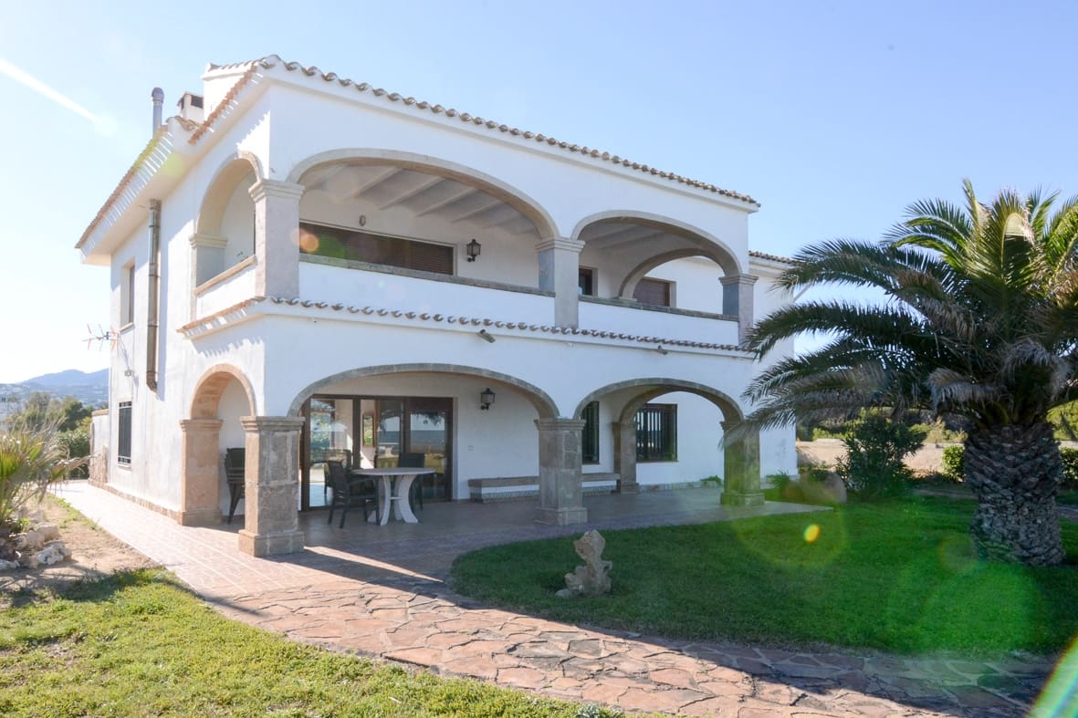 8 Zimmer Villa zu verkaufen in Denia mit Garage - 800.000 € (Ref: 7212369)