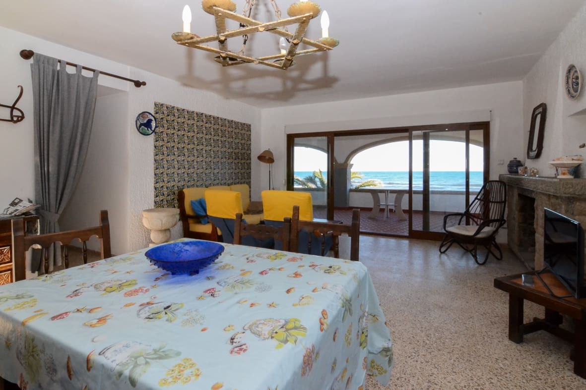 8 Zimmer Villa zu verkaufen in Denia mit Garage - 800.000 € (Ref: 7212369)