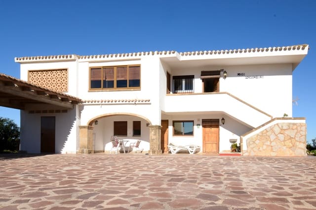 8 Zimmer Villa zu verkaufen in Dénia mit Garage - 800.000 € (Ref: 7212369)