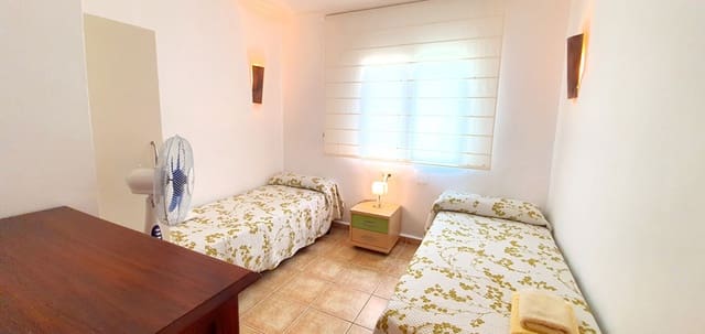 Chalet de 3 habitaciones en Dénia en venta con piscina - 690.000 € (Ref: 7352226)