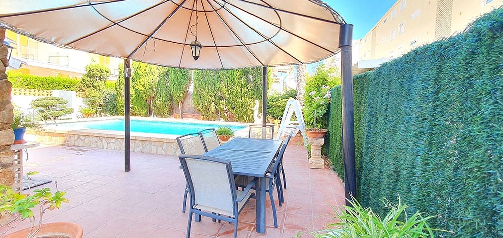 Chalet de 3 habitaciones en Dénia en venta con piscina - 690.000 € (Ref: 7352226)