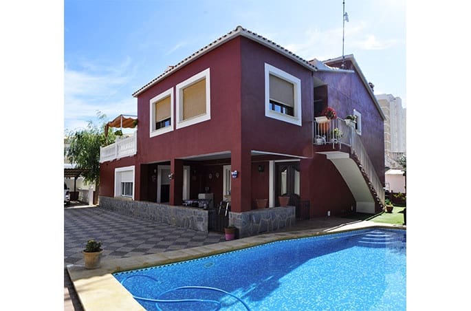 Chalet de 6 habitaciones en Dénia en venta con piscina - 850.000 € (Ref: 7352228)