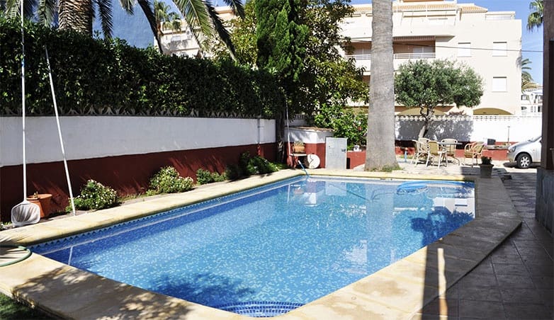 Chalet de 6 habitaciones en Dénia en venta con piscina - 850.000 € (Ref: 7352228)