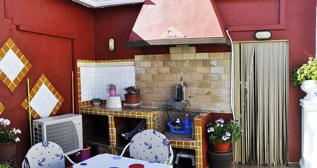 Chalet de 6 habitaciones en Dénia en venta con piscina - 850.000 € (Ref: 7352228)