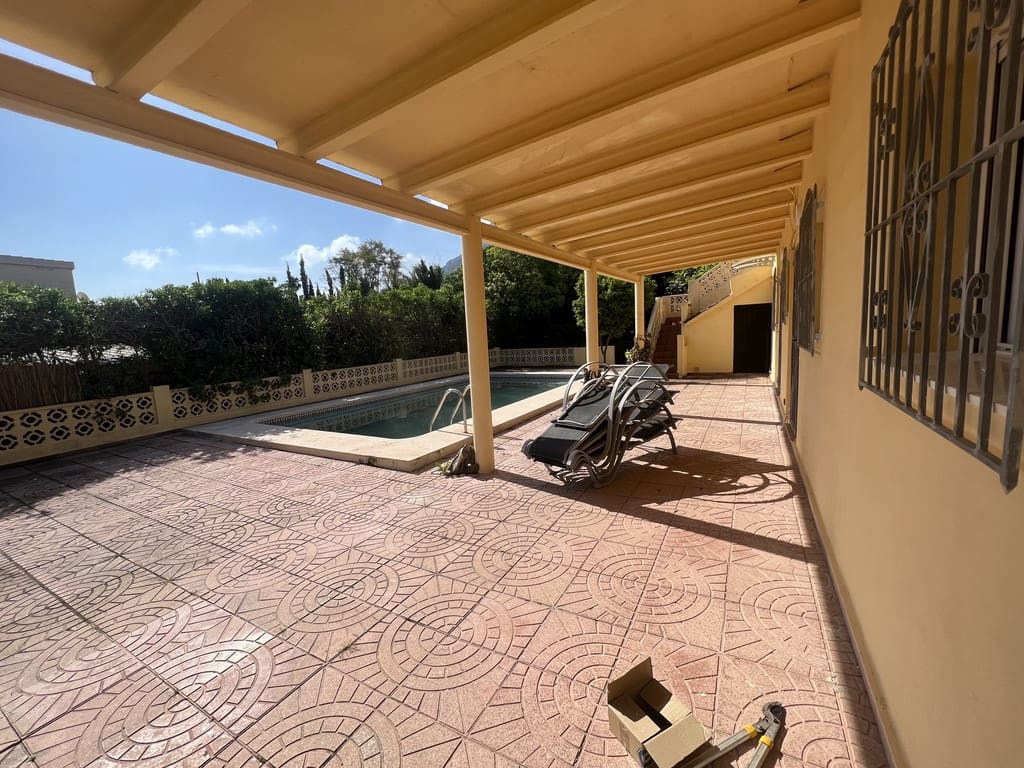 Chalet de 6 habitaciones en Dénia en venta con piscina - 470.000 € (Ref: 7664138)