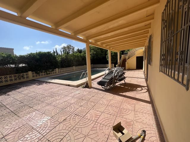 Chalet de 6 habitaciones en Dénia en venta con piscina - 470.000 € (Ref: 7664138)