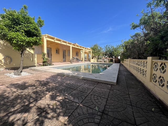 Chalet de 6 habitaciones en Dénia en venta con piscina - 470.000 € (Ref: 7664138)