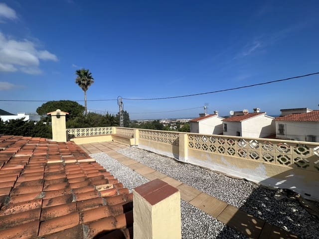 Chalet de 6 habitaciones en Dénia en venta con piscina - 470.000 € (Ref: 7664138)