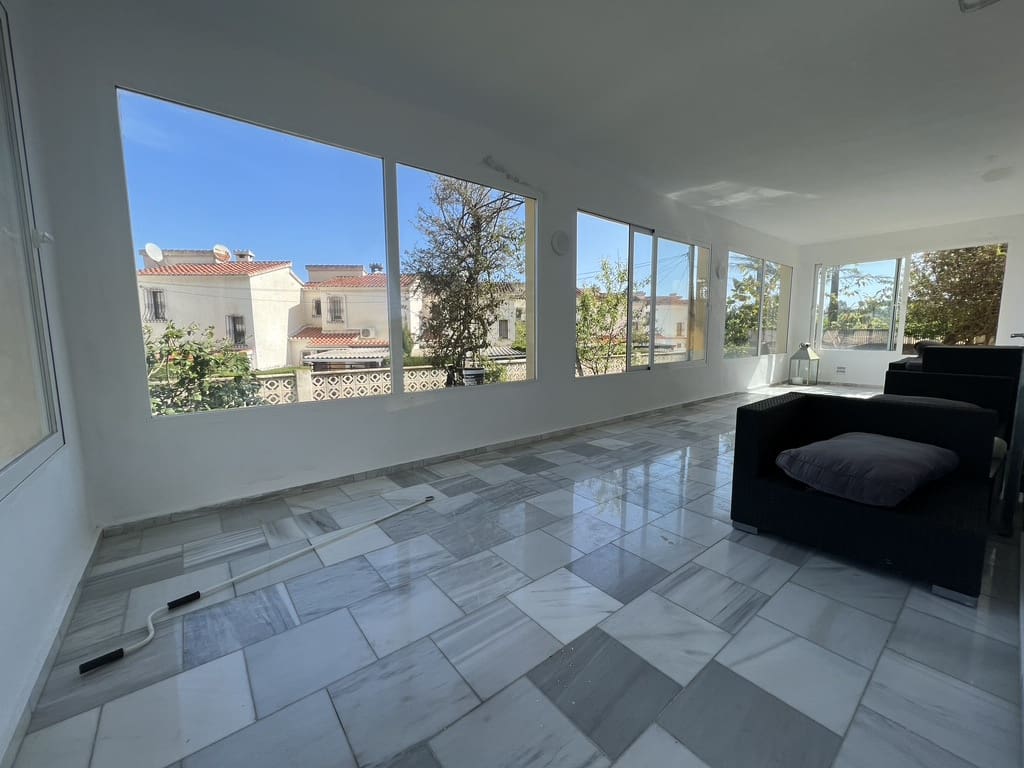 Chalet de 6 habitaciones en Dénia en venta con piscina - 470.000 € (Ref: 7664138)