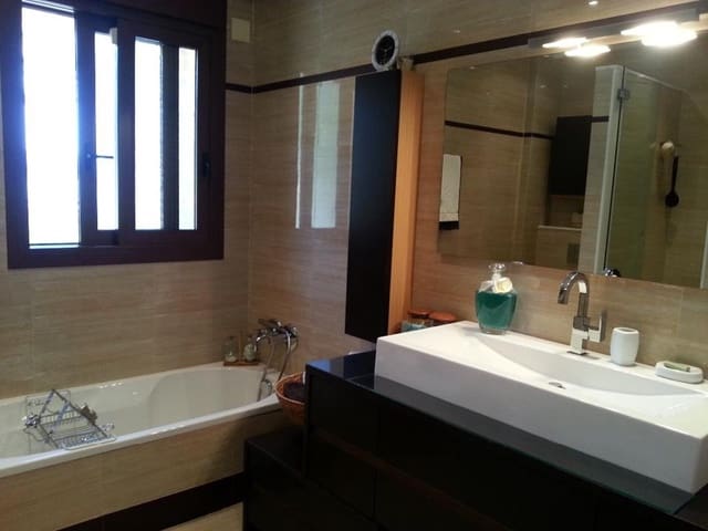 4 bedroom Villa for sale in Pedreguer with pool - € 1,290,000 (Ref: 7818765)