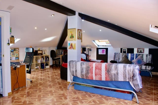 Chalet de 4 habitaciones en Dénia en venta con piscina - 850.000 € (Ref: 7818769)