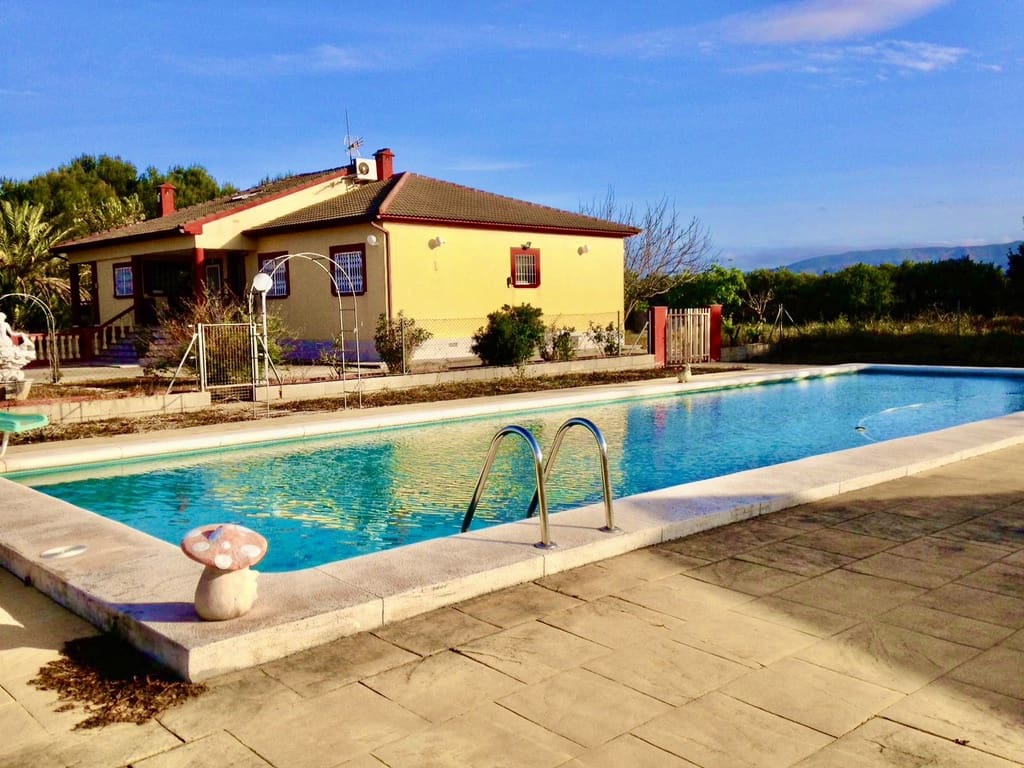 Chalet de 4 habitaciones en Dénia en venta con piscina - 850.000 € (Ref: 7818769)