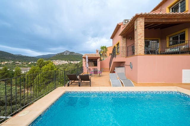 5 bedroom Villa for sale in Orba with pool - € 499,000 (Ref: 7818777)