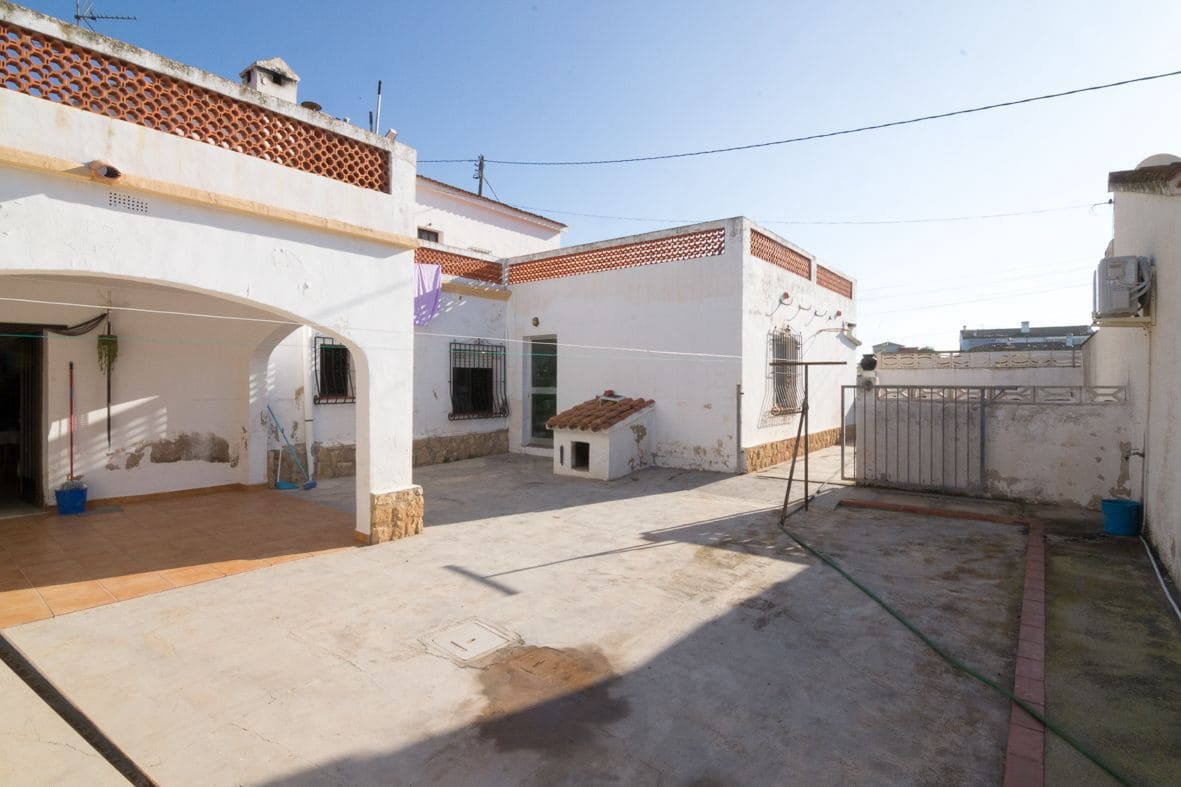 8 quarto Moradia para venda em Denia com piscina garagem - 800 000 € (Ref: 8018008)