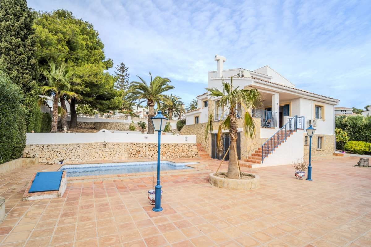 Chalet de 5 habitaciones en Calpe / Calp en venta con piscina - 545.000 € (Ref: 8018011)