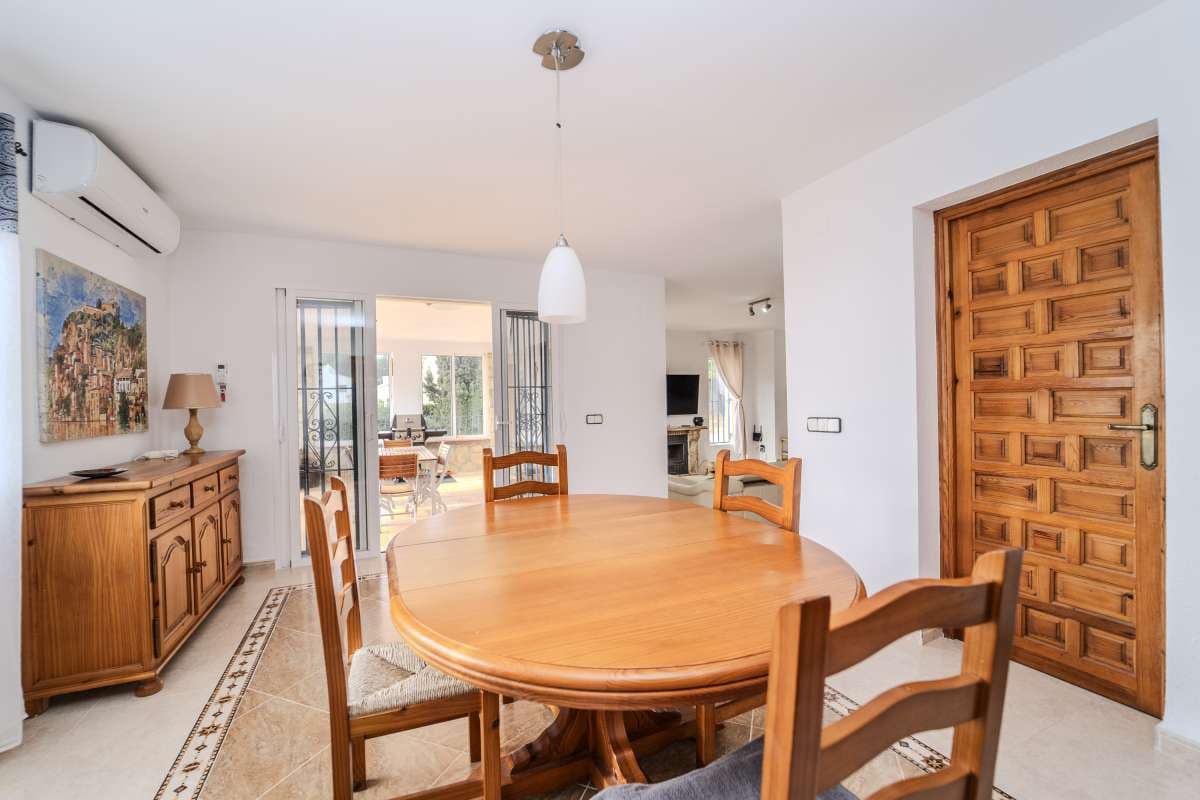 Chalet de 5 habitaciones en Calpe / Calp en venta con piscina - 545.000 € (Ref: 8018011)