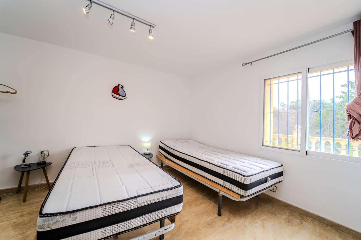 Chalet de 5 habitaciones en Calpe / Calp en venta con piscina - 545.000 € (Ref: 8018011)