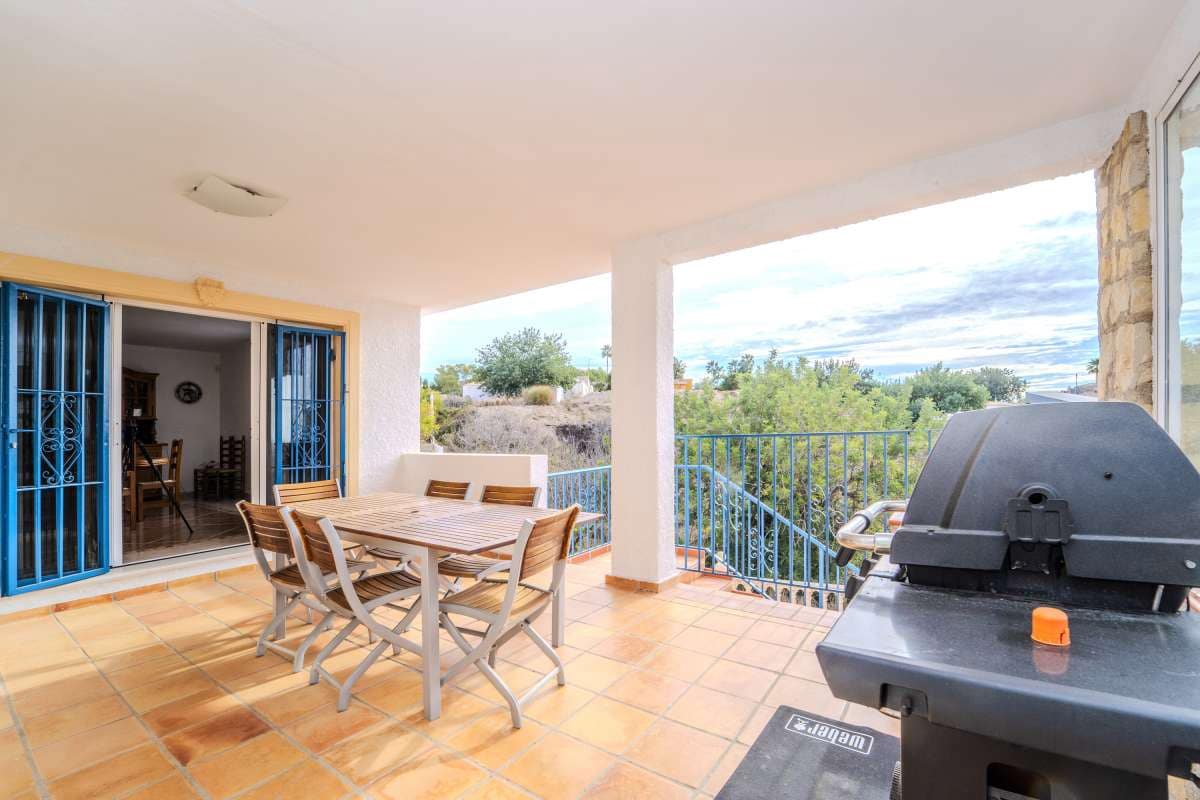 Chalet de 5 habitaciones en Calpe / Calp en venta con piscina - 545.000 € (Ref: 8018011)