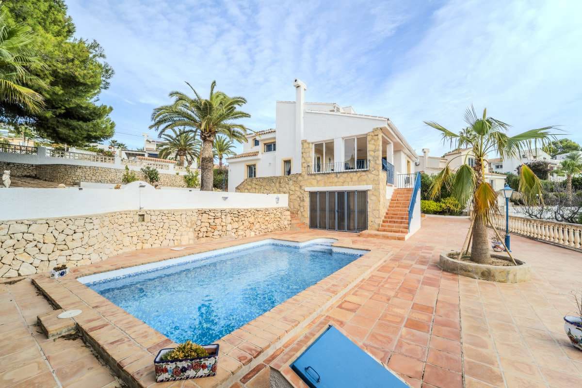 Chalet de 5 habitaciones en Calpe / Calp en venta con piscina - 545.000 € (Ref: 8018011)