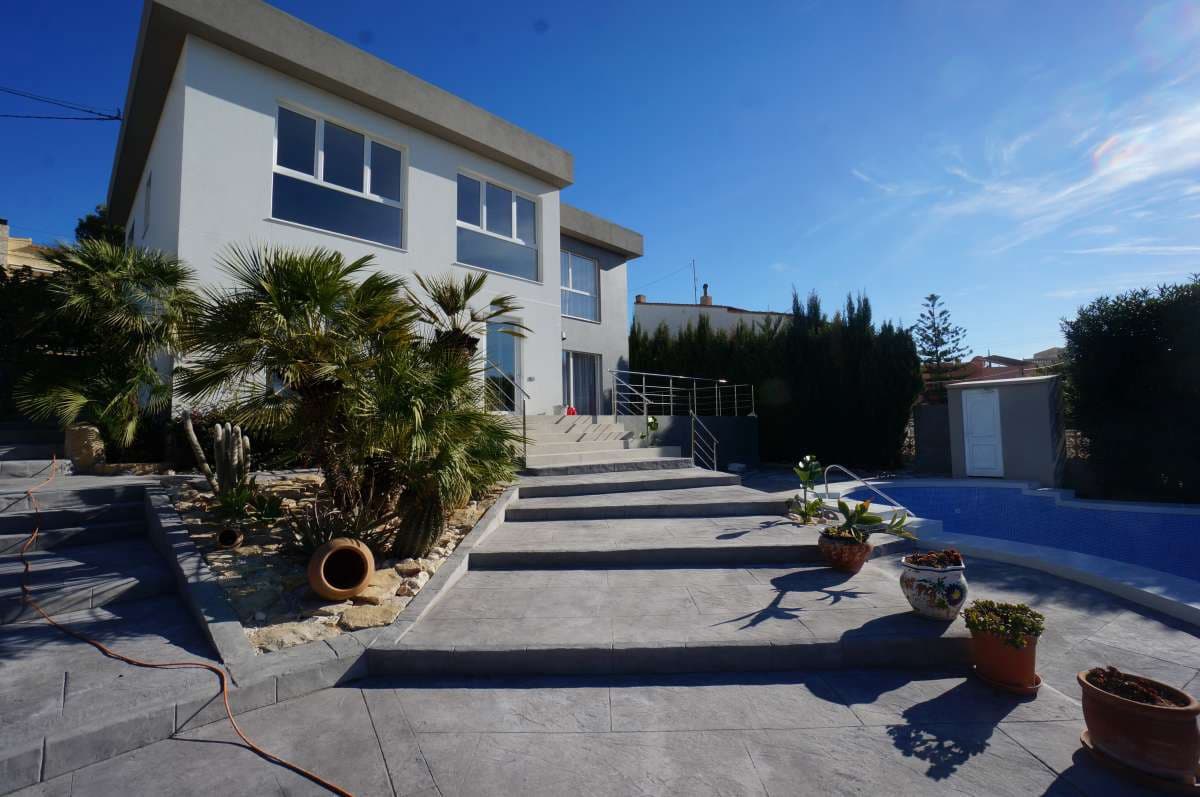 4 soveværelse Villa til salg i Calpe / Calp med swimmingpool - € 995.000 (Ref: 8018019)