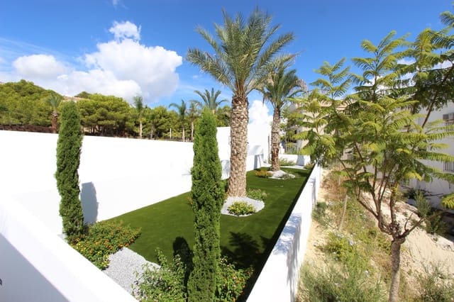 3 slaapkamer Halfvrijstaande villa te koop in Calpe / Calp - € 1.260.000 (Ref: 8034246)