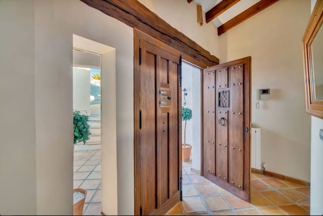 5 makuuhuone Huvila myytävänä paikassa Moraira, Teulada-Moraira mukana uima-altaan - 895 000 € (Ref: 8034250)