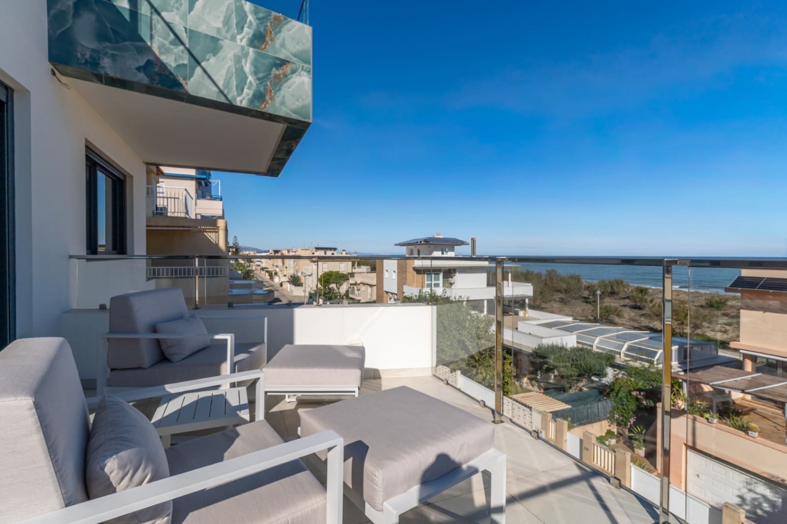 3 chambre Penthouse à vendre à Oliva avec piscine garage - 950 000 € (Ref: 9420643)