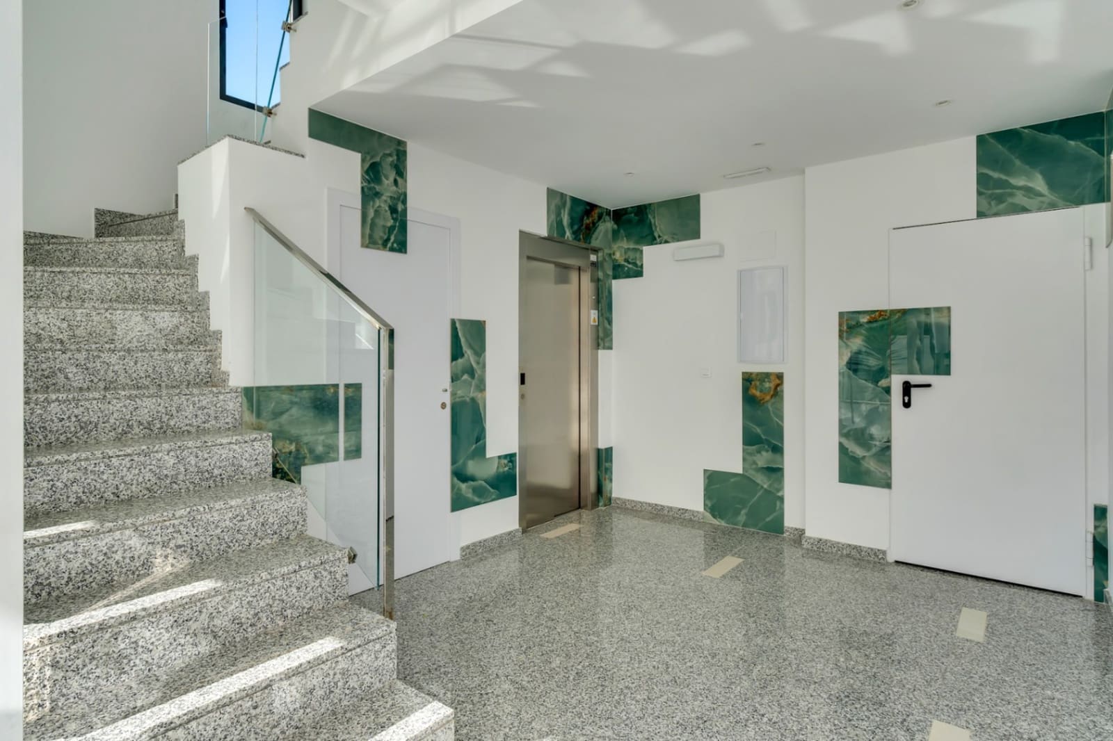 3 chambre Penthouse à vendre à Oliva avec piscine garage - 950 000 € (Ref: 9420643)