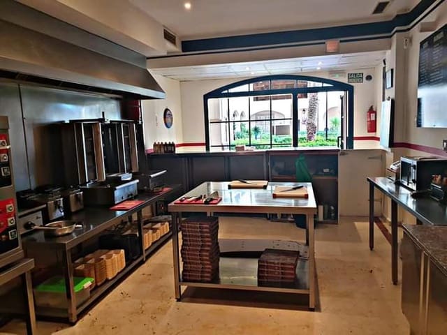 Ristorante/Bar da affittare in Puerto de la Duquesa, Manilva - 1.100 € (Rif: 9801282)