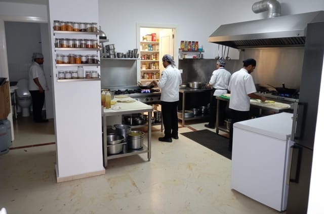 Ristorante/Bar da affittare in Puerto de la Duquesa, Manilva - 1.100 € (Rif: 9801282)