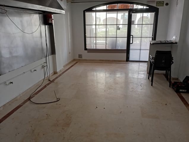 Ristorante/Bar da affittare in Puerto de la Duquesa, Manilva - 1.100 € (Rif: 9801282)