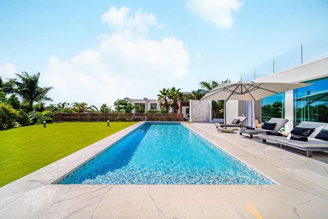 4 bedroom Villa for sale in Costa Adeje, Adeje with pool garage - € 5,500,000 (Ref: 10071016)