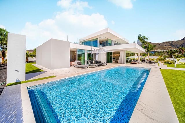 4 bedroom Villa for sale in Costa Adeje, Adeje with pool garage - € 5,500,000 (Ref: 10071016)