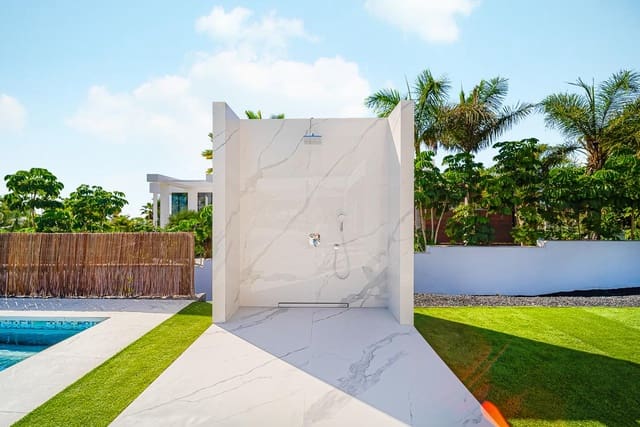 4 bedroom Villa for sale in Costa Adeje, Adeje with pool garage - € 5,500,000 (Ref: 10071016)