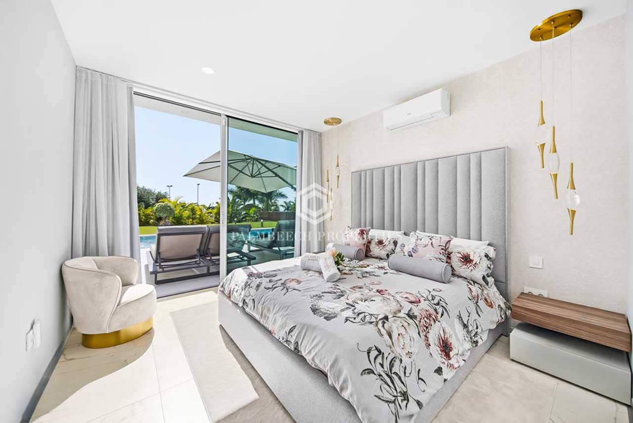 4 bedroom Villa for sale in Costa Adeje with pool garage - € 5,500,000 (Ref: 10071016)