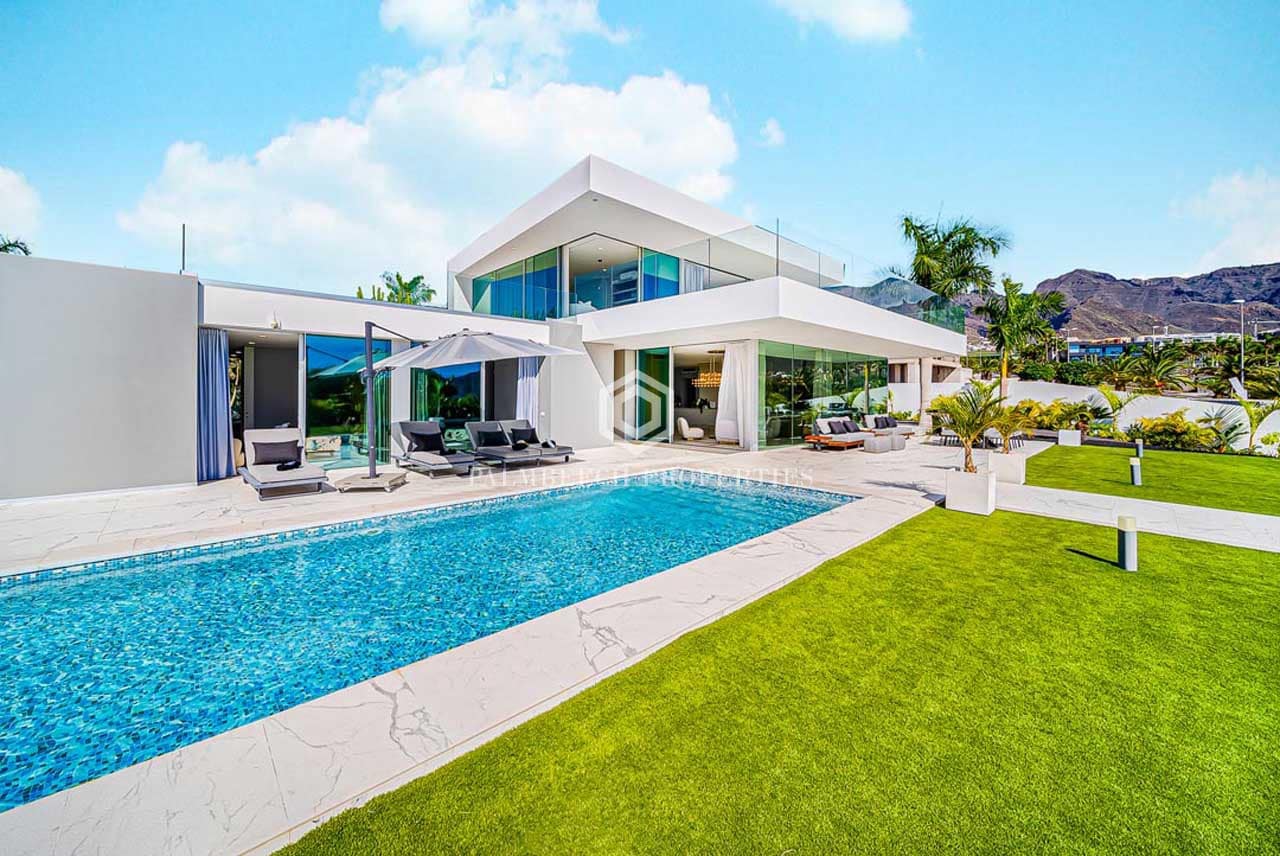 4 bedroom Villa for sale in Costa Adeje with pool garage - € 5,500,000 (Ref: 10071016)