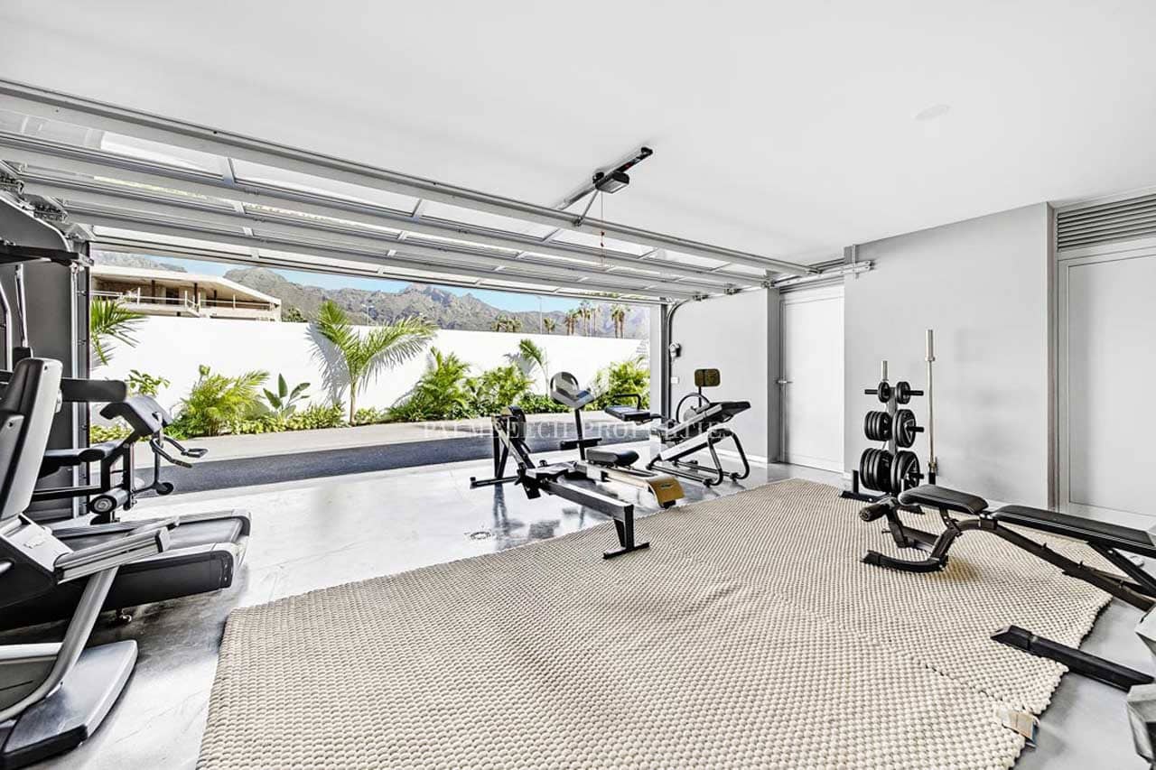 4 bedroom Villa for sale in Costa Adeje with pool garage - € 5,500,000 (Ref: 10071016)