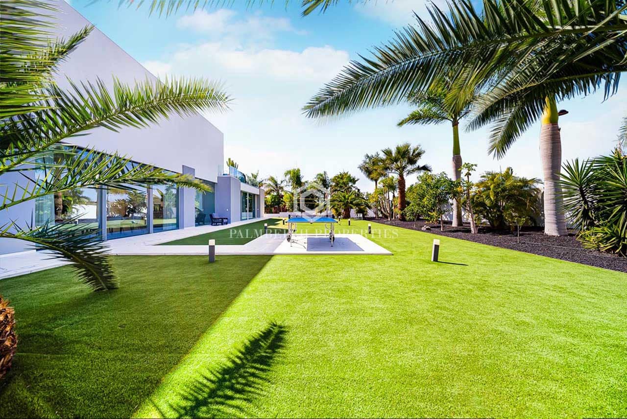 4 bedroom Villa for sale in Costa Adeje with pool garage - € 5,500,000 (Ref: 10071016)