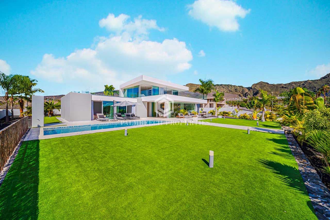 4 bedroom Villa for sale in Costa Adeje with pool garage - € 5,500,000 (Ref: 10071016)