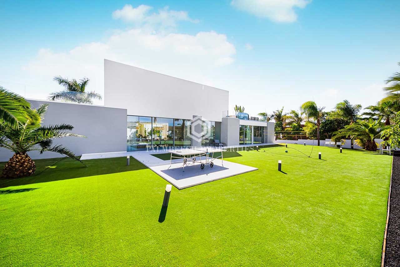 4 bedroom Villa for sale in Costa Adeje with pool garage - € 5,500,000 (Ref: 10071016)