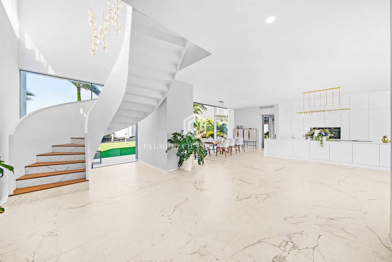 4 bedroom Villa for sale in Costa Adeje with pool garage - € 5,500,000 (Ref: 10071016)