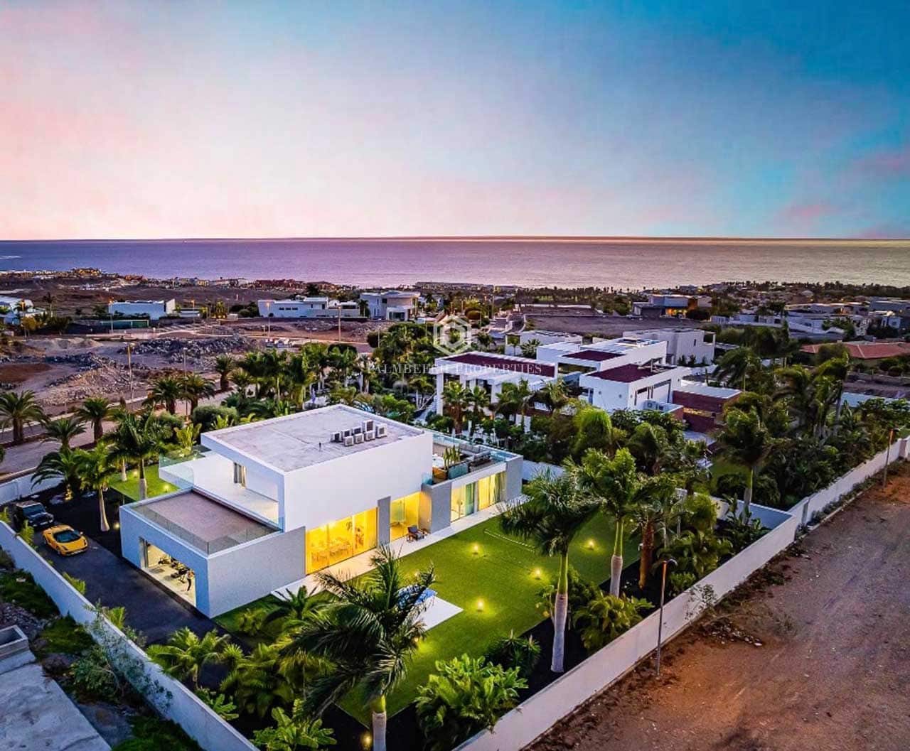 4 bedroom Villa for sale in Costa Adeje with pool garage - € 5,500,000 (Ref: 10071016)