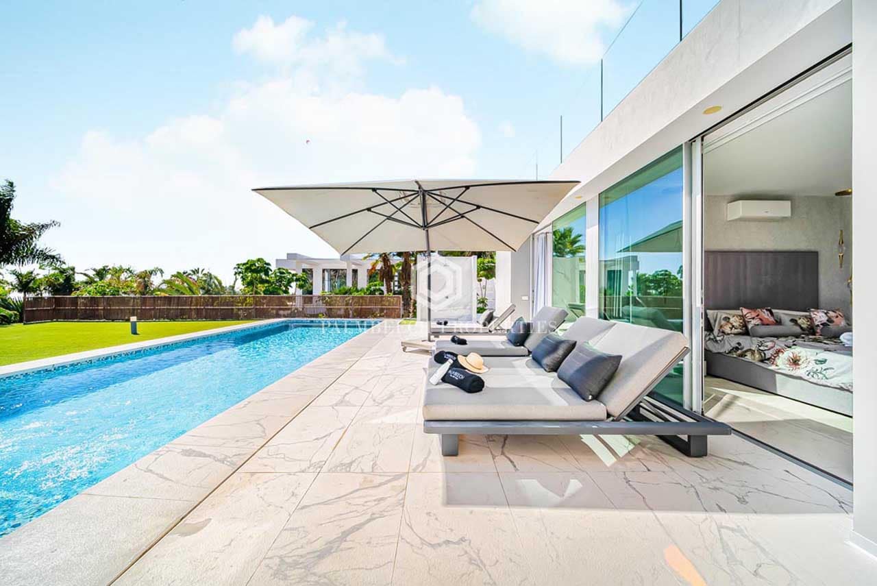 4 bedroom Villa for sale in Costa Adeje with pool garage - € 5,500,000 (Ref: 10071016)