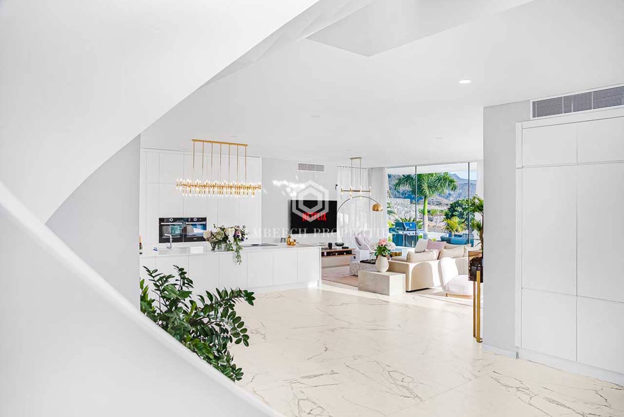 4 bedroom Villa for sale in Costa Adeje with pool garage - € 5,500,000 (Ref: 10071016)