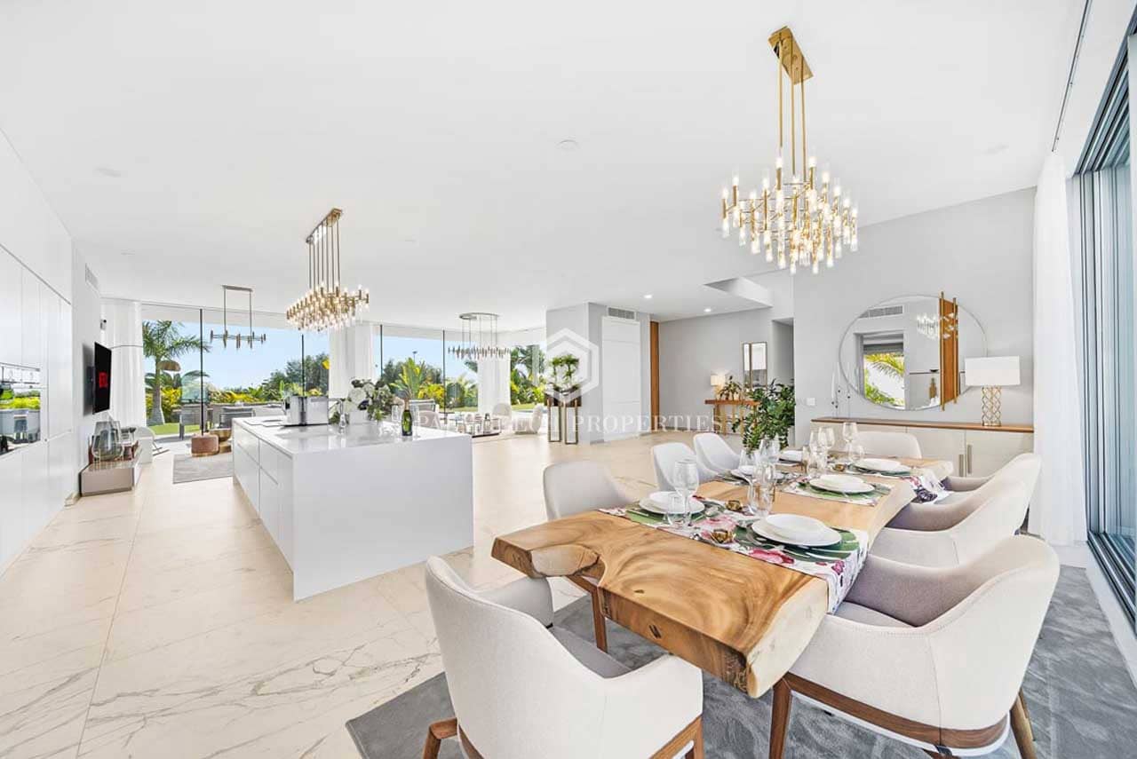 4 bedroom Villa for sale in Costa Adeje with pool garage - € 5,500,000 (Ref: 10071016)